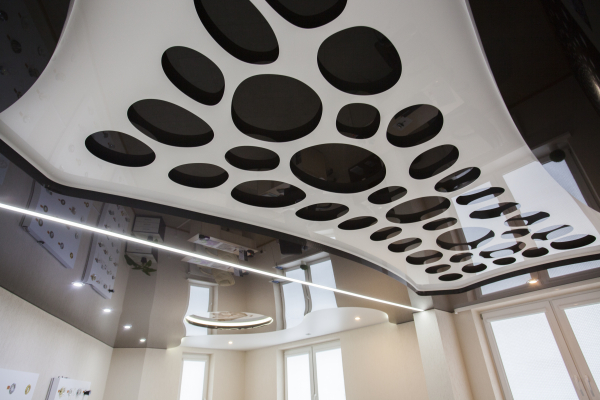 Глянцевые натяжные потолки